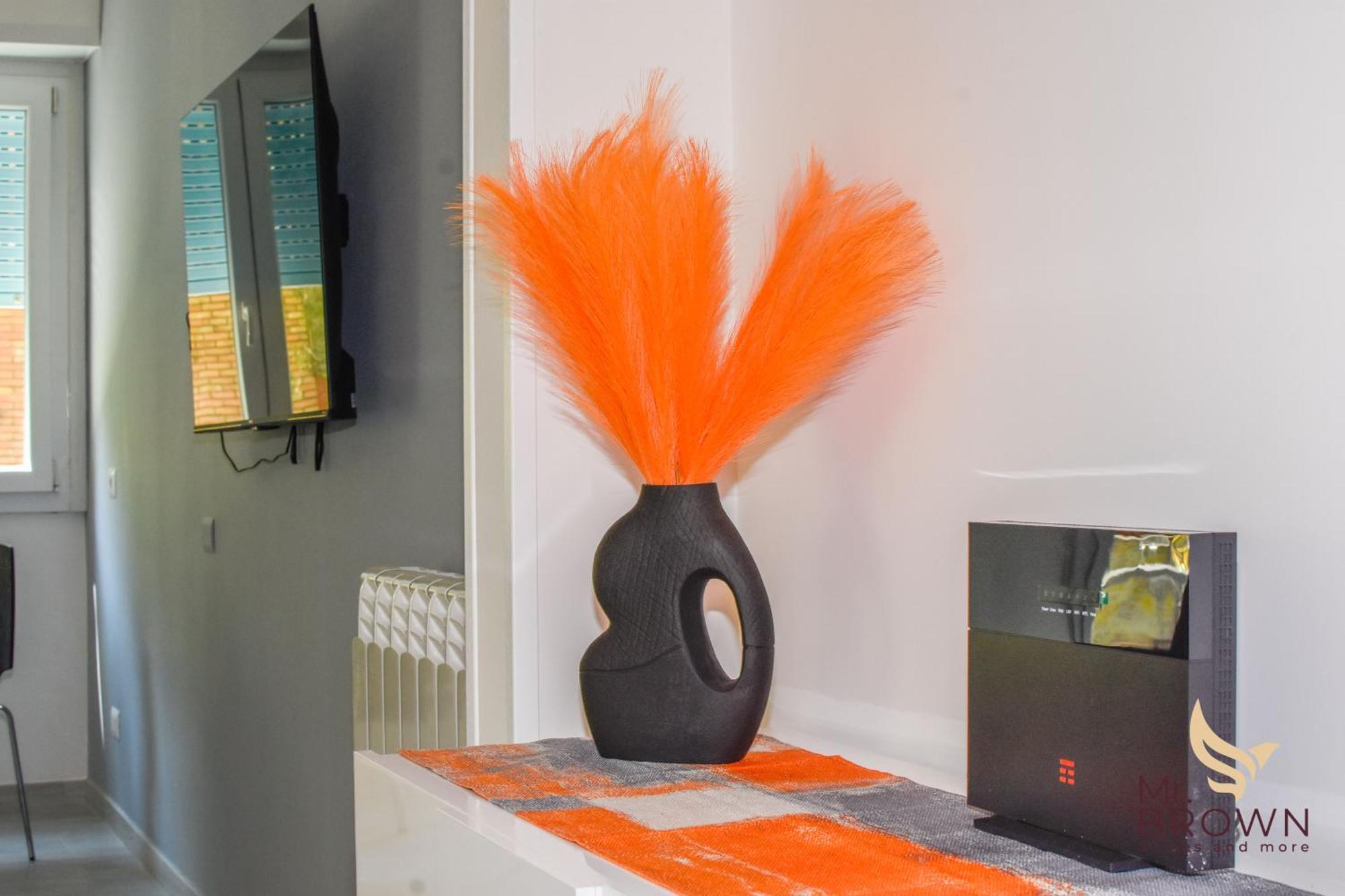 Orange House Apartment